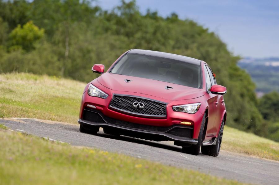  Infiniti Q50 Eau Rouge 2014 года  (фото 8 из 25)
